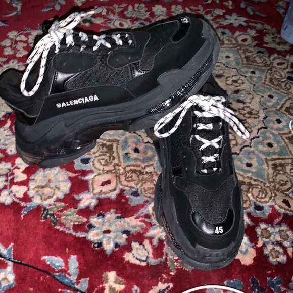 One time used black Balenciaga shoe . - Picture 2 of 3